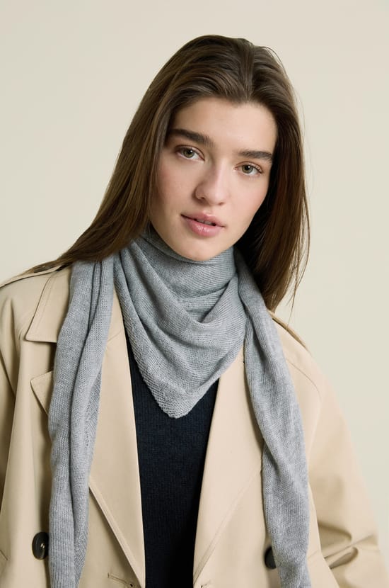 Foulard triangle en maille;${refinementColor}