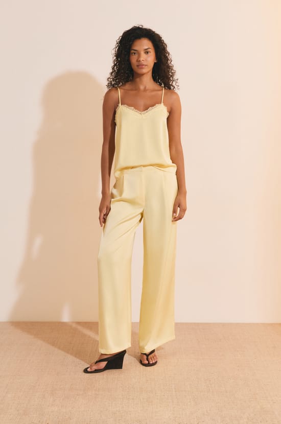 Pantalon fluide satin&eacute;;${refinementColor}