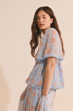 Blouse col v &agrave; motifs;${refinementColor}