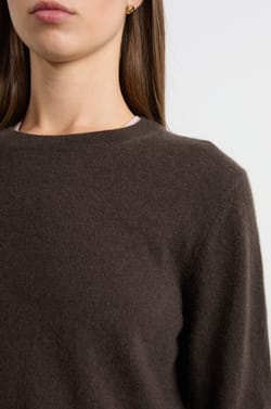 Round neck cashmere sweater;${refinementColor}