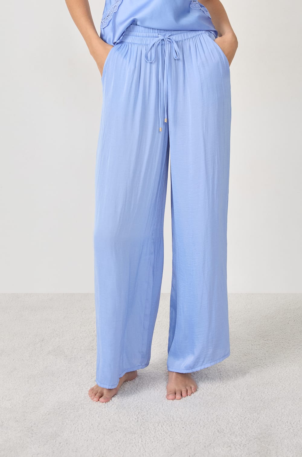 Satijnen pyjamabroek met wijde pijpen;${refinementColor}