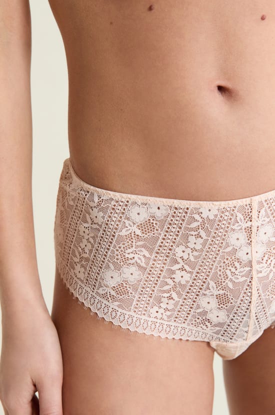 Shorty en dentelle;${refinementColor}