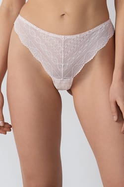 Tanga en dentelle;${refinementColor}