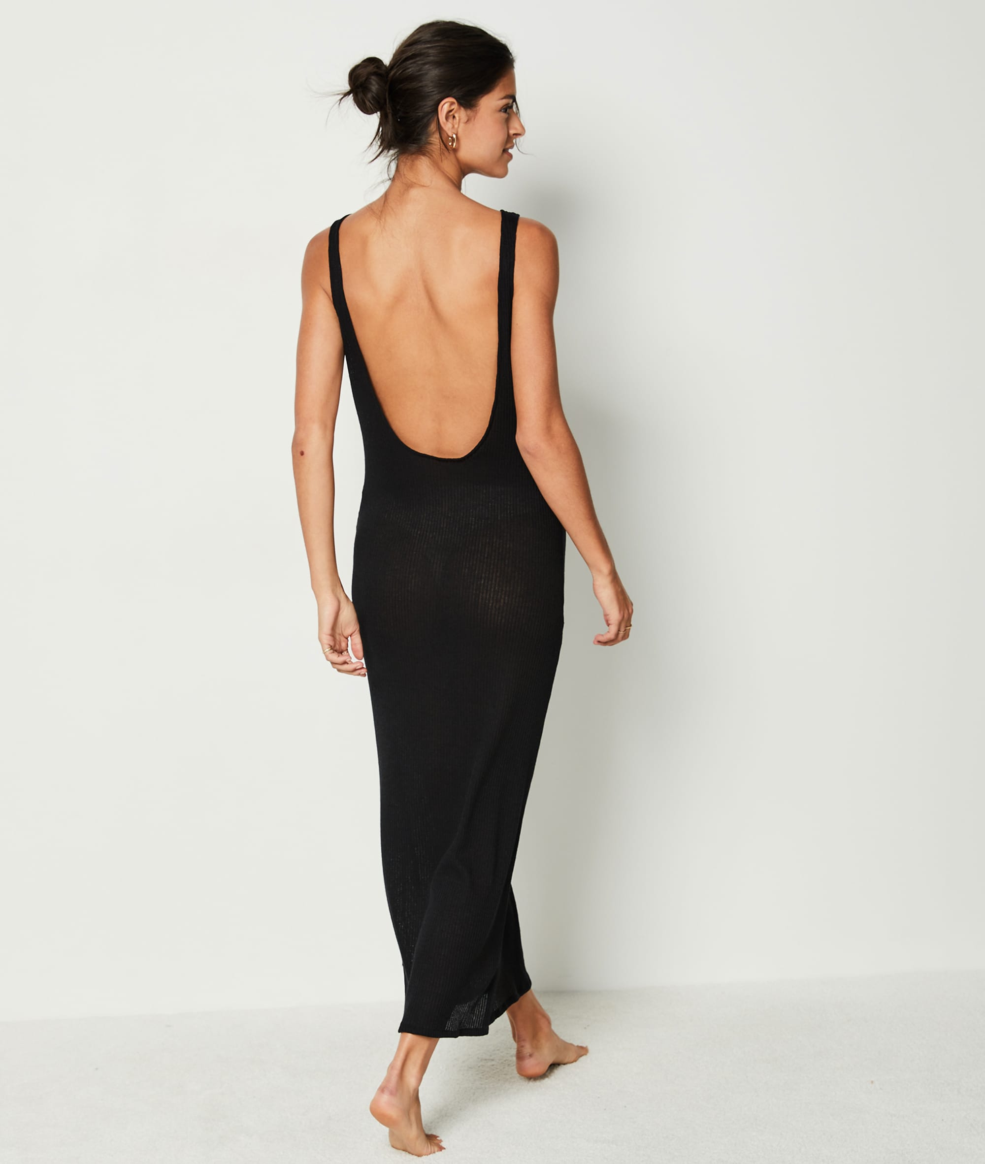 robe noire dos nu