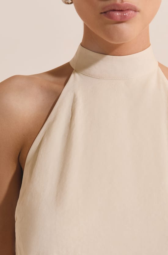 Robe courte sans manches;${refinementColor}