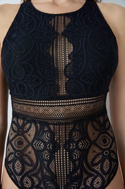 Body po mastektomii z koronki;${refinementColor}