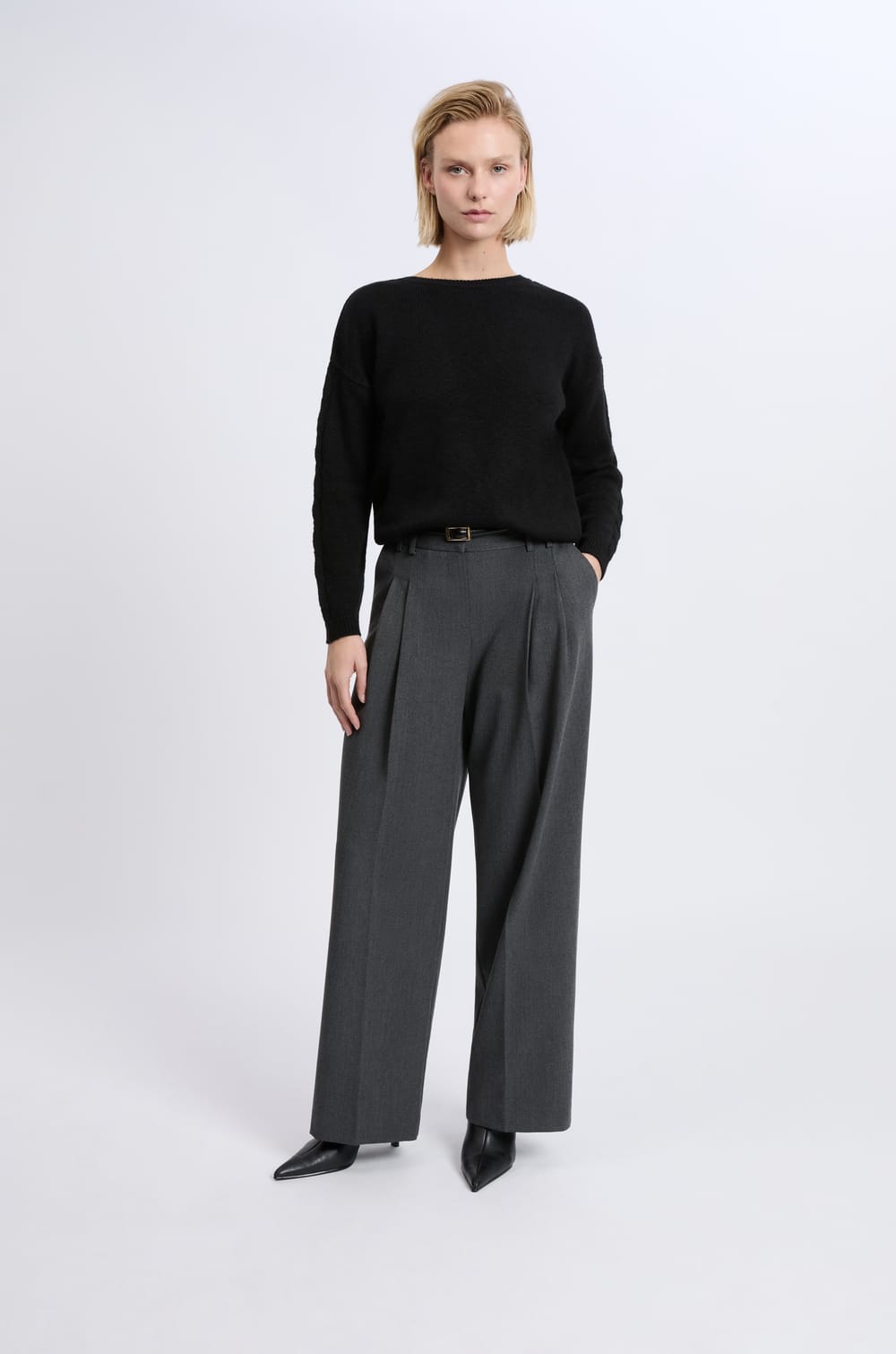 Pull torsadé dos nu;${refinementColor}