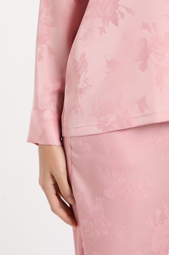 Chemise de pyjama manches longues satin&eacute;e;${refinementColor}