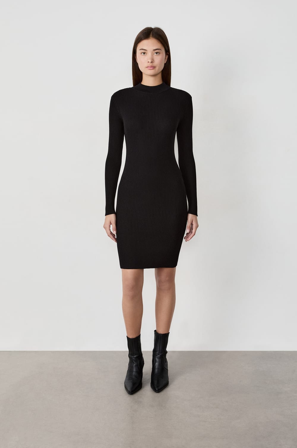 Robe pull courte;${refinementColor}