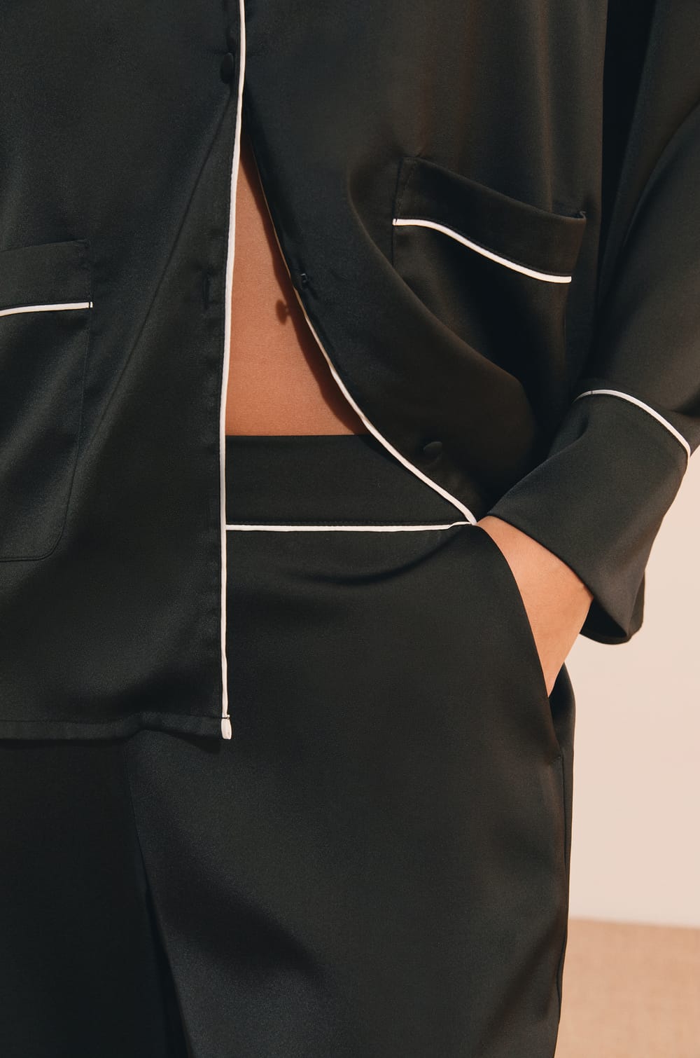 Pantalon de pyjama satin&eacute;e;${refinementColor}