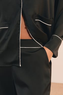 Pantalon de pyjama satin&eacute;e;${refinementColor}