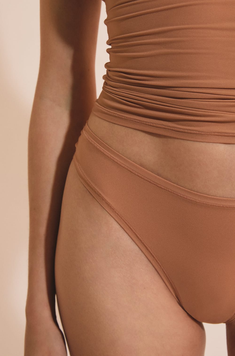 Microfibre Tanga;${refinementColor}