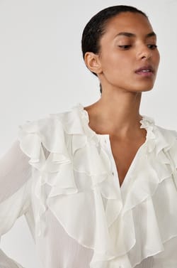 Blouse transparente avec col à volants;${refinementColor}