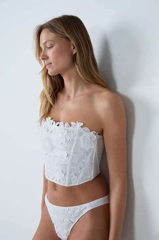 Soutien-gorge bustier sans coques avec broderies;${refinementColor}