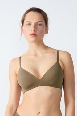 BH mit leichten Schalen ohne Bügel aus Mikrofaser;${refinementColor}