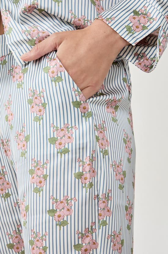 Pantalon de pyjama satiné à motifs fleurs;${refinementColor}