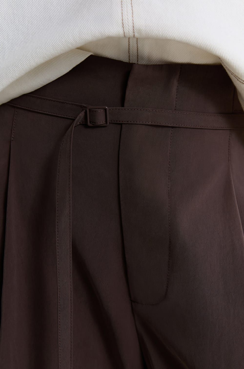Pantalon large &agrave; pinces;${refinementColor}