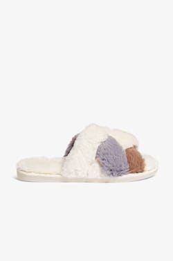 Flip-Flop Slippers;${refinementColor}