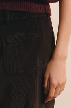 Jean en velours c&ocirc;tel&eacute; avec poche sur le devant;${refinementColor}