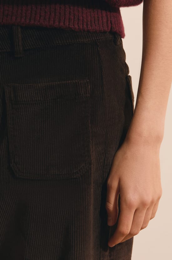 Jean en velours c&ocirc;tel&eacute; avec poche sur le devant;${refinementColor}