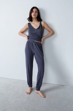 Pantalón ultra comodo;${refinementColor}