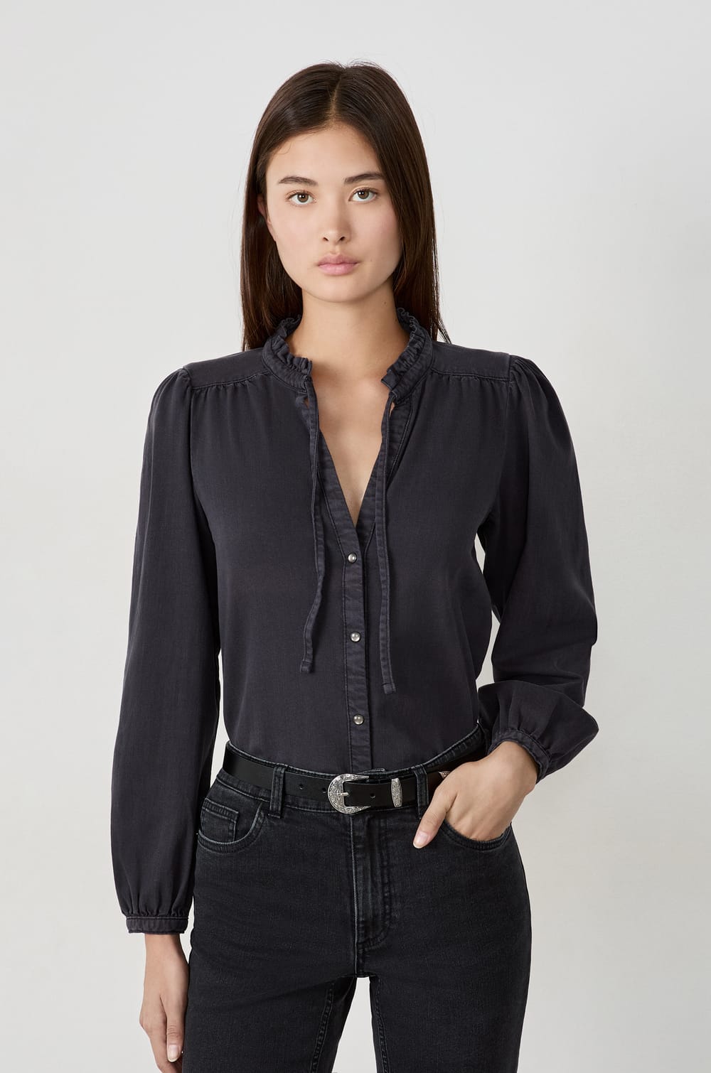 Chemise col V;${refinementColor}