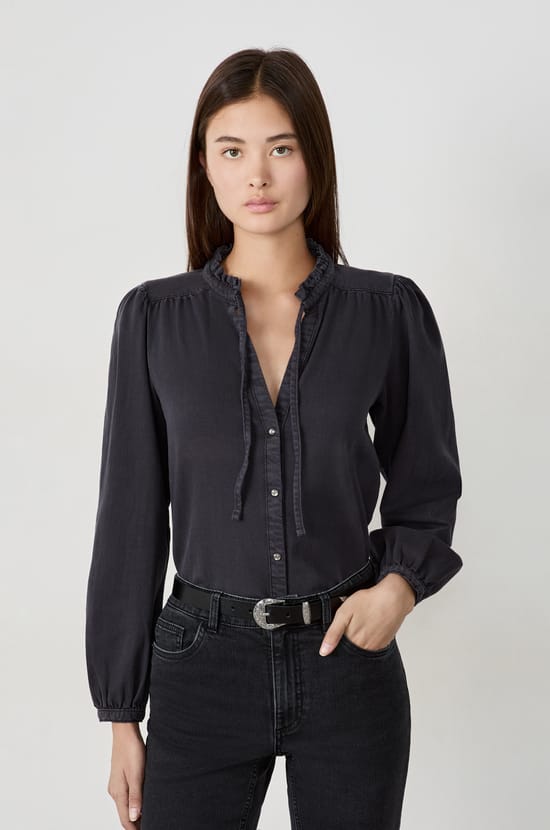 Chemise col V;${refinementColor}