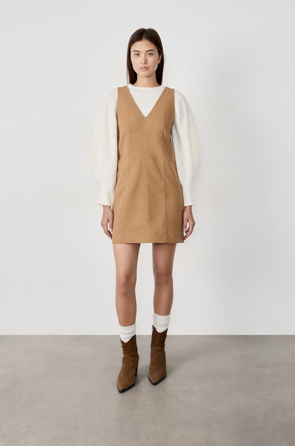 Robe courte sans manches;${refinementColor}