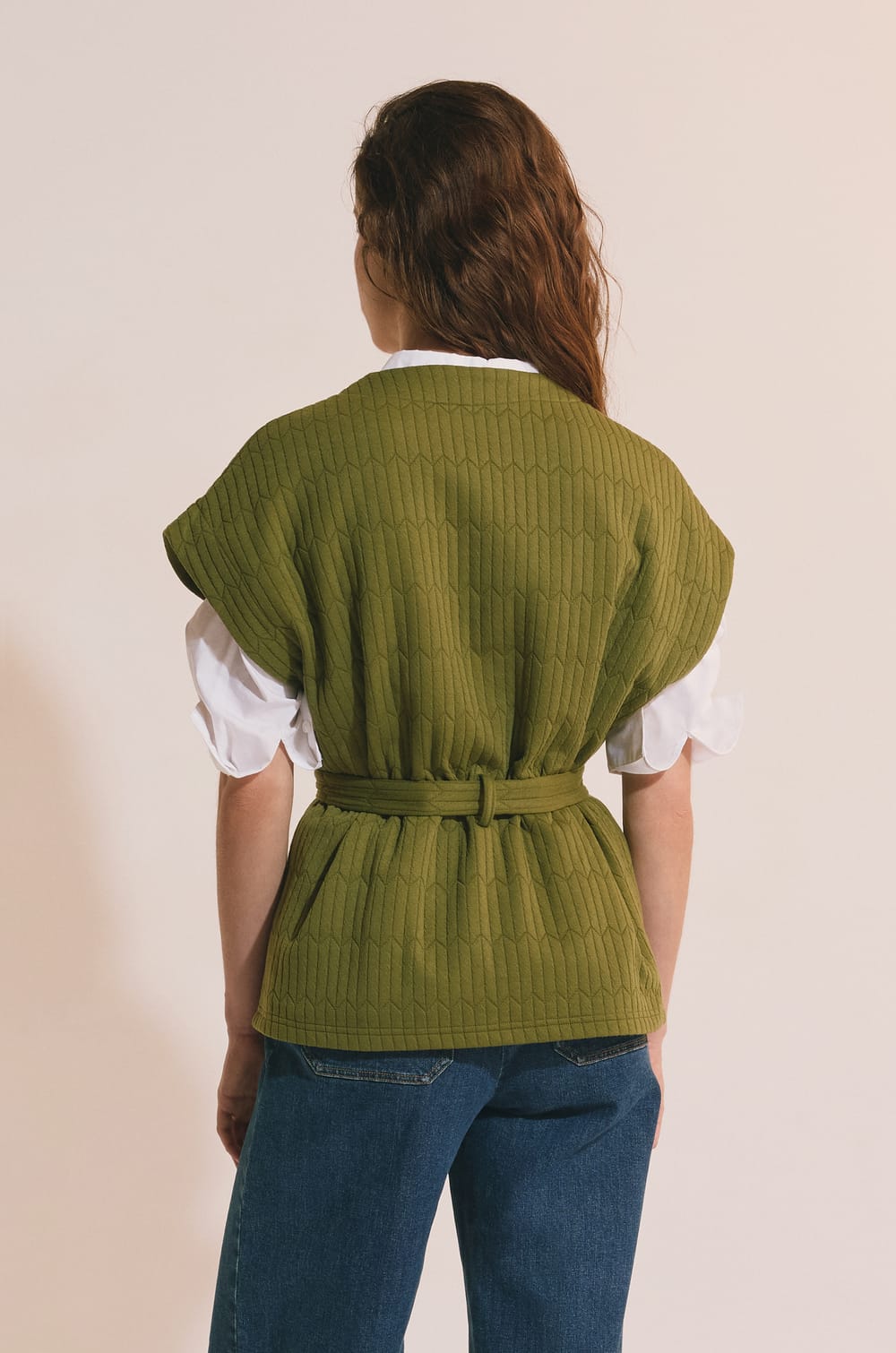 Gilet sans manches ceintur&eacute;;${refinementColor}