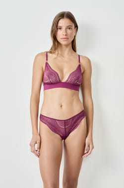 Triangel zonder beugel in kant;${refinementColor}