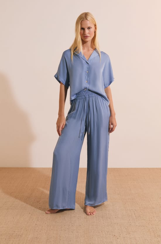 Pantalon satin&eacute; coupe large;${refinementColor}