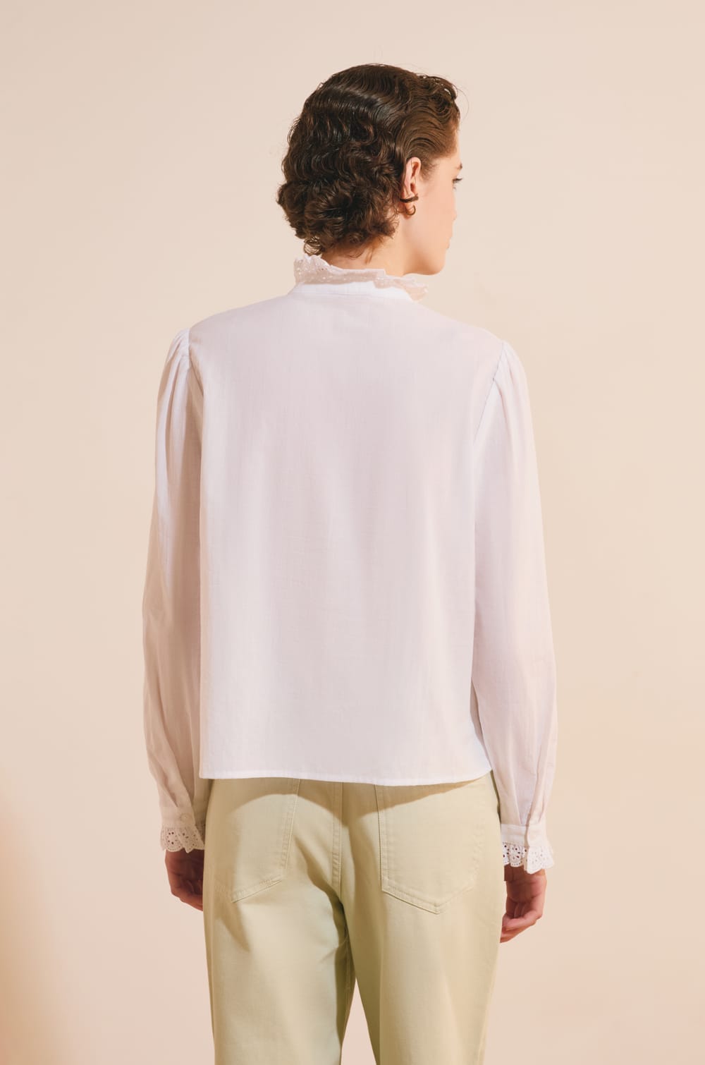 Chemise en coton avec broderie anglaise;${refinementColor}