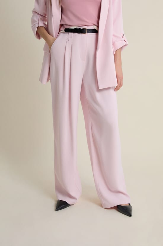 Pantalon large &agrave; pinces;${refinementColor}