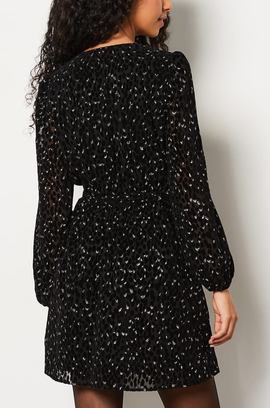 Robe courte à motifs pailletés;${refinementColor}