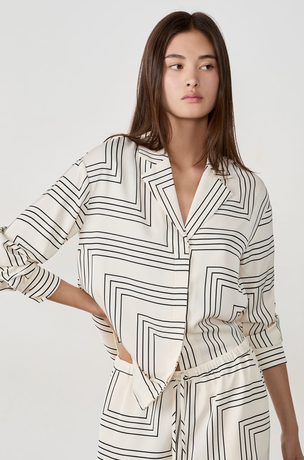 Printed long-sleeved shirt;${refinementColor}