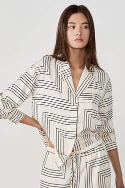 Printed long-sleeved shirt;${refinementColor}