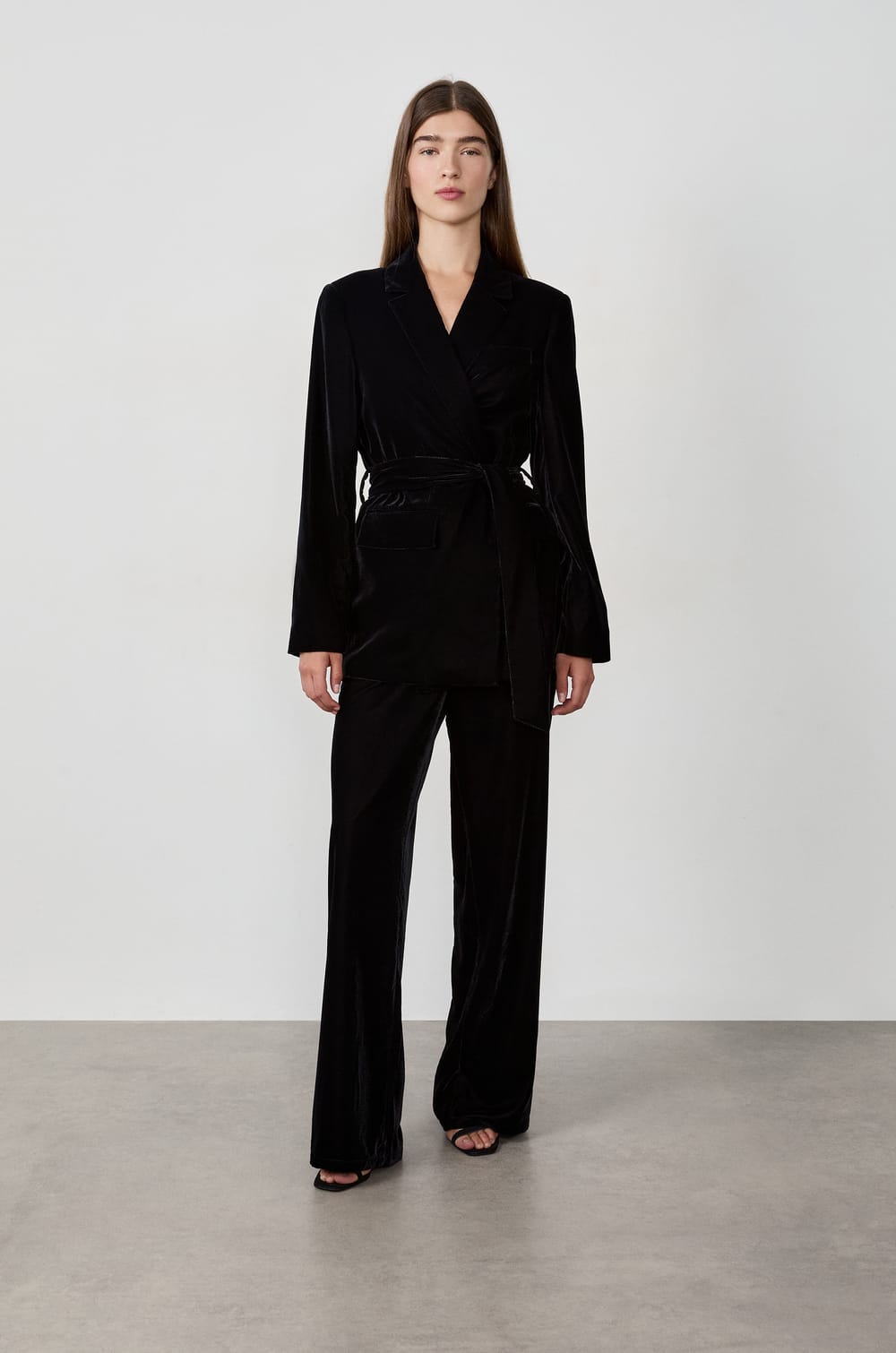 Blazer &agrave; nouer en velours;${refinementColor}