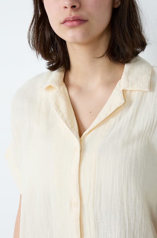 Short-sleeved cotton pyjama shirt;${refinementColor}