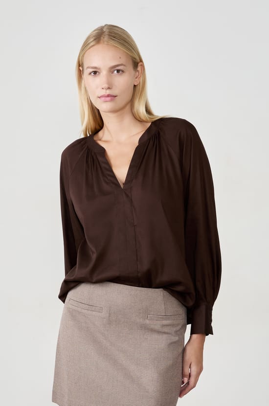 Blouse col V;${refinementColor}