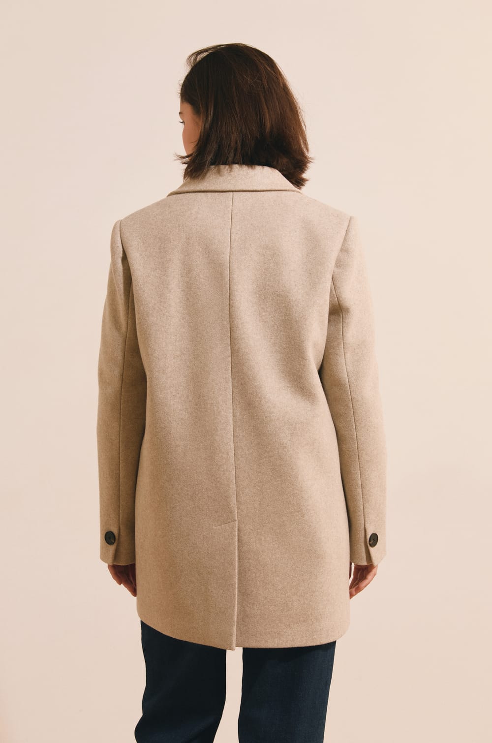 Manteau mi-long crois&eacute; avec laine;${refinementColor}