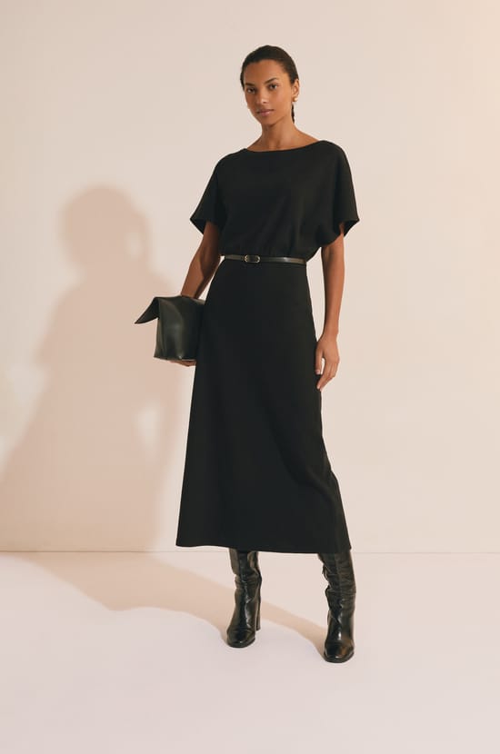 Robe longue &agrave; manches courtes;${refinementColor}