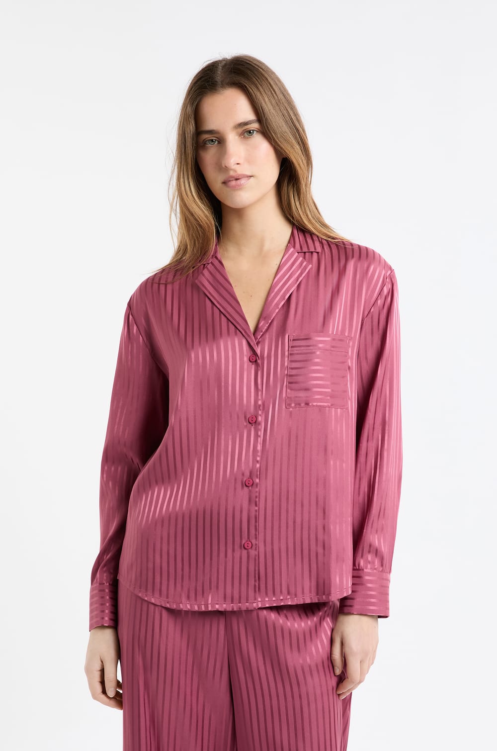 Chemise de pyjama satinée à rayures;${refinementColor}