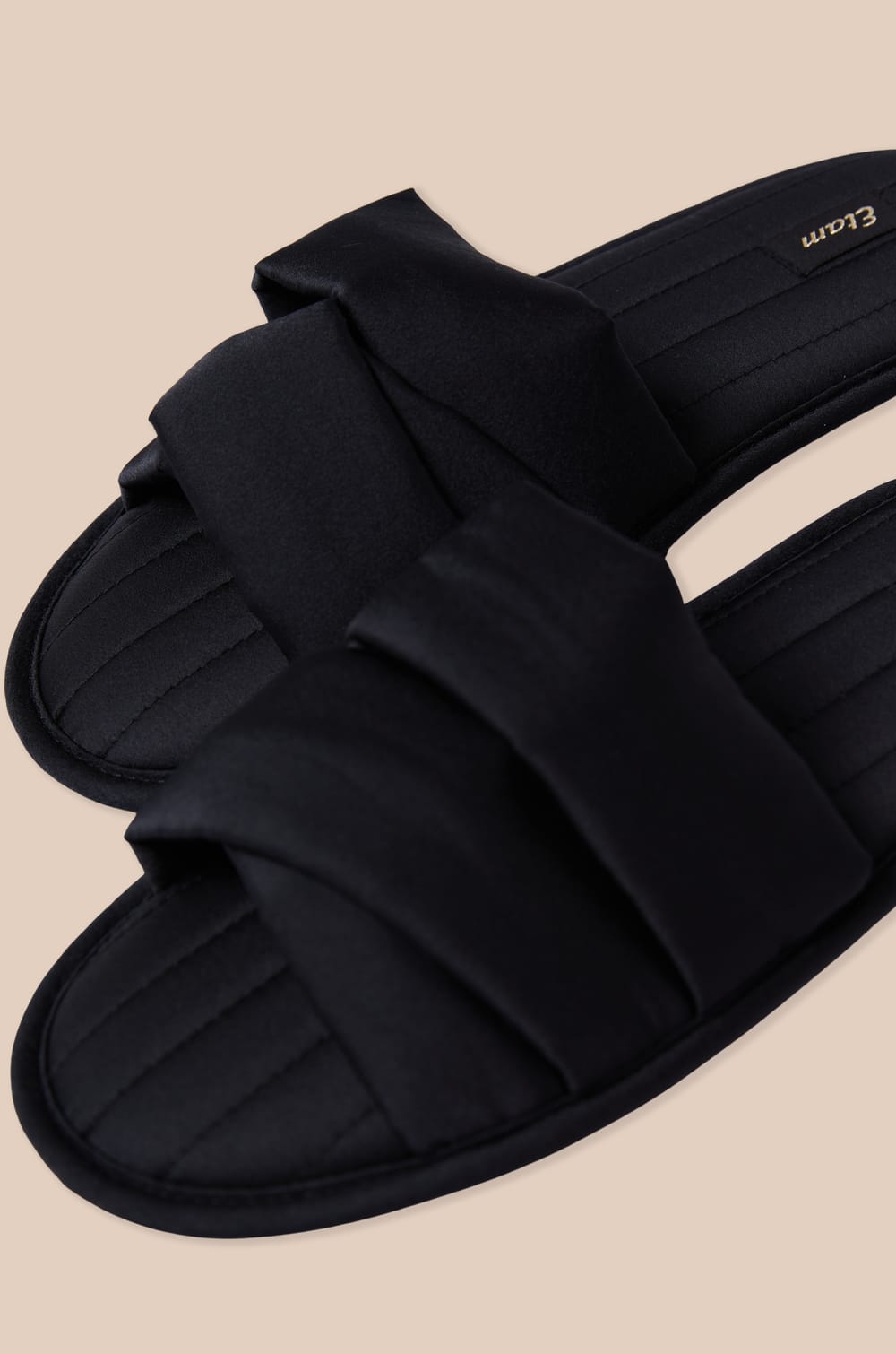 Chaussons tongs;${refinementColor}