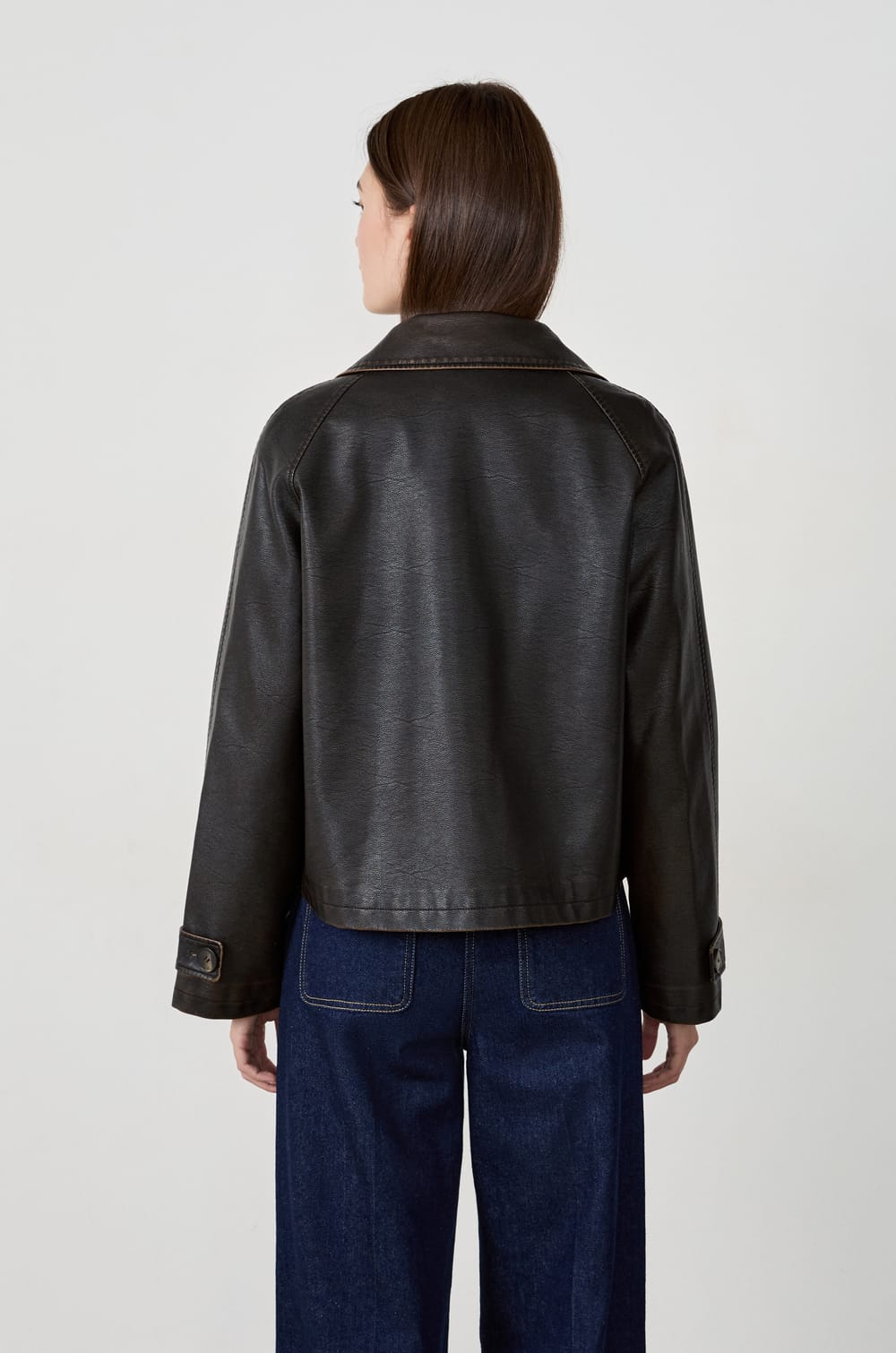 Veste courte effet cuir;${refinementColor}