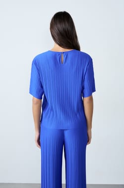 Top plisado de manga corta;${refinementColor}