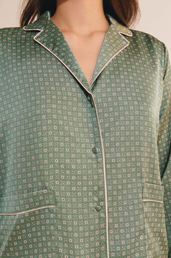 Chemise de pyjama satin&eacute;e &agrave; motifs;${refinementColor}