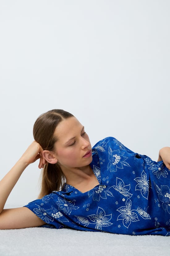 Short-Sleeved Patterned Pajama Shirt;${refinementColor}