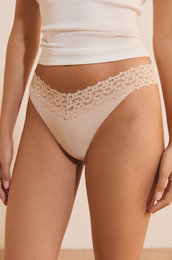 Tanga en microfibre et dentelle;${refinementColor}