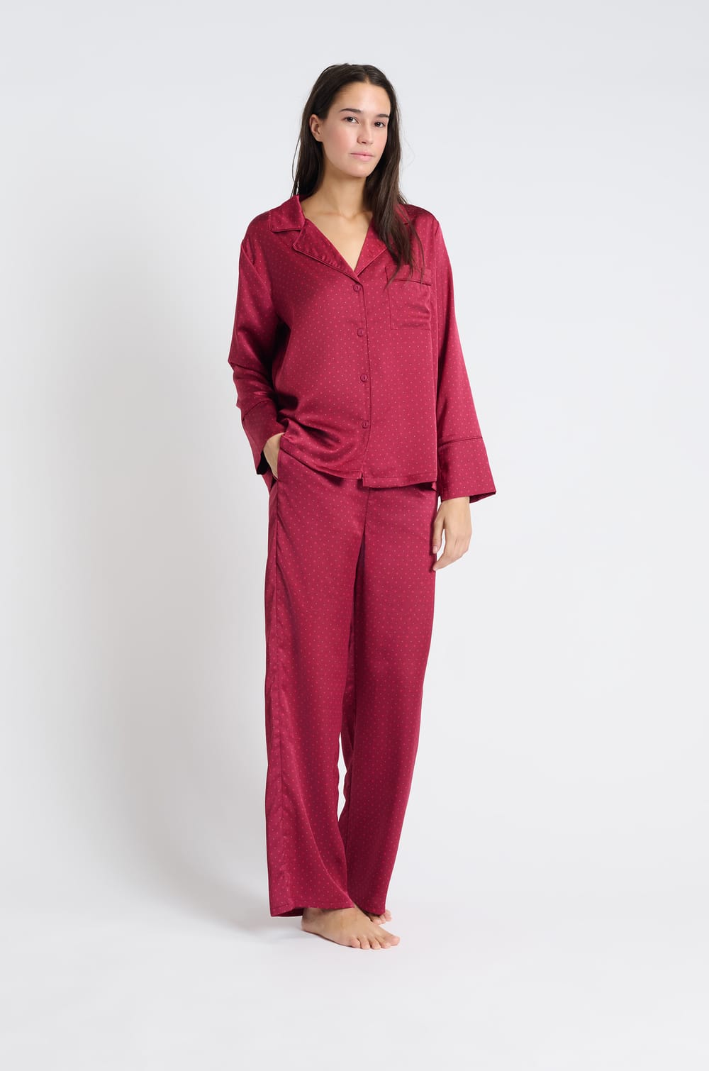 Chemise de pyjama satiné à manches longues;${refinementColor}