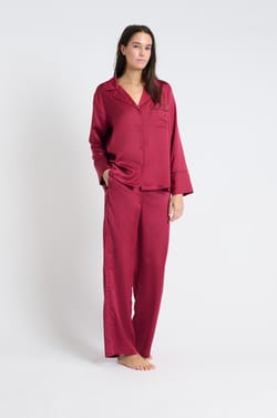 Chemise de pyjama satiné à manches longues;${refinementColor}